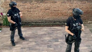 Организирана престъпна група за държане укриване и международен трафик на