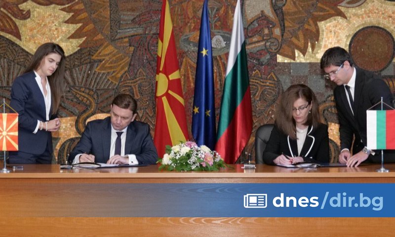 образува дело за установяване на конституционността и законността на протокола