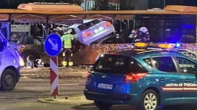 21 годишният шофьор който буквално влетя с лекия си автомобил Ауди