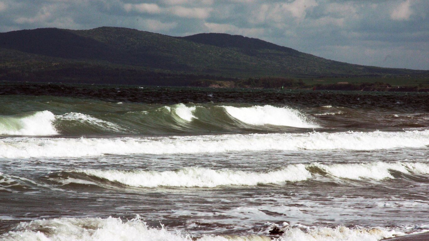 Румънските военноморски сили засякоха два неидентифицирани обекта в териториалните води