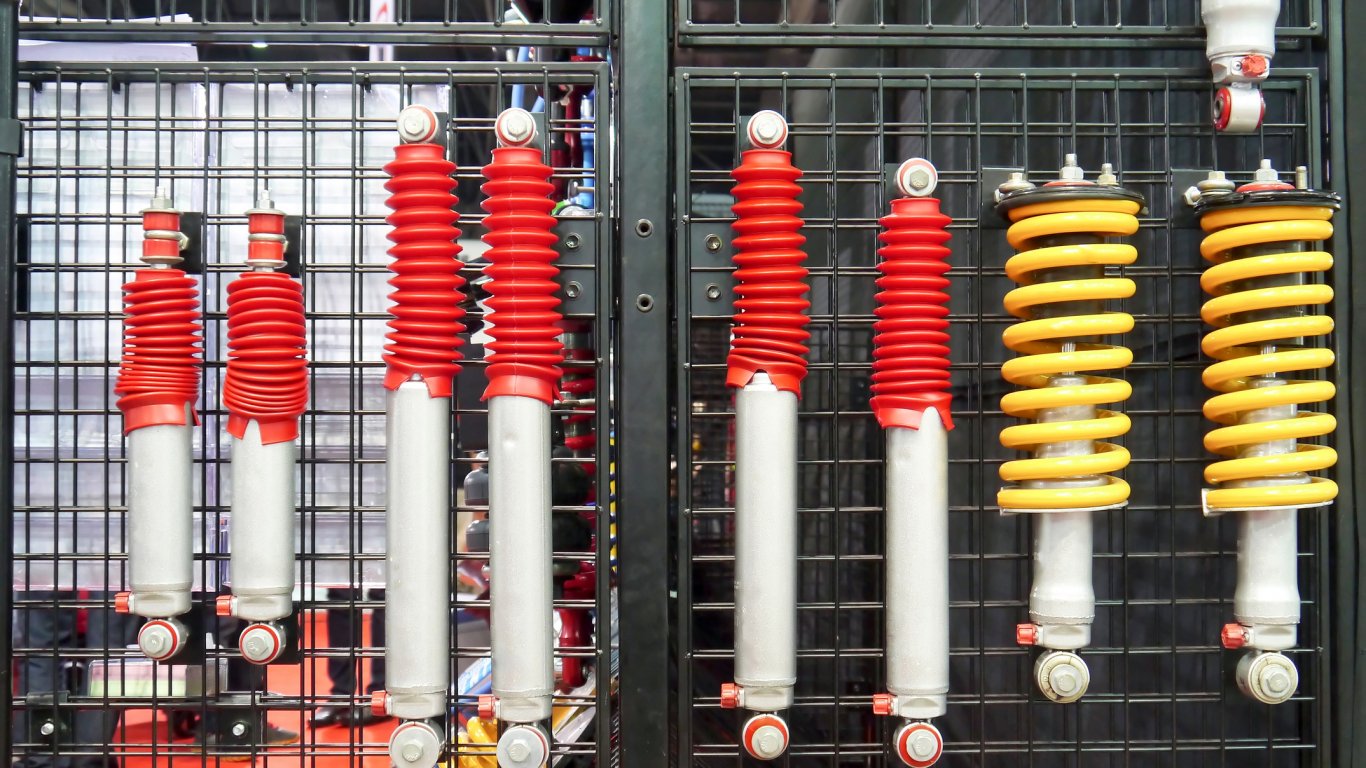 Как да разпознаем проблем с амортисьорите на колата и нужда от смяна?