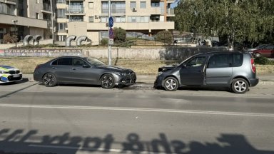 17 годишен шофьор без книжка изгуби контрол върху лекия си автомобил