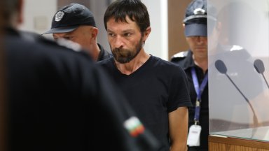 Оставиха за постоянно в ареста мъжа, подал фалшива заплаха за полета София-Лондон (снимки)