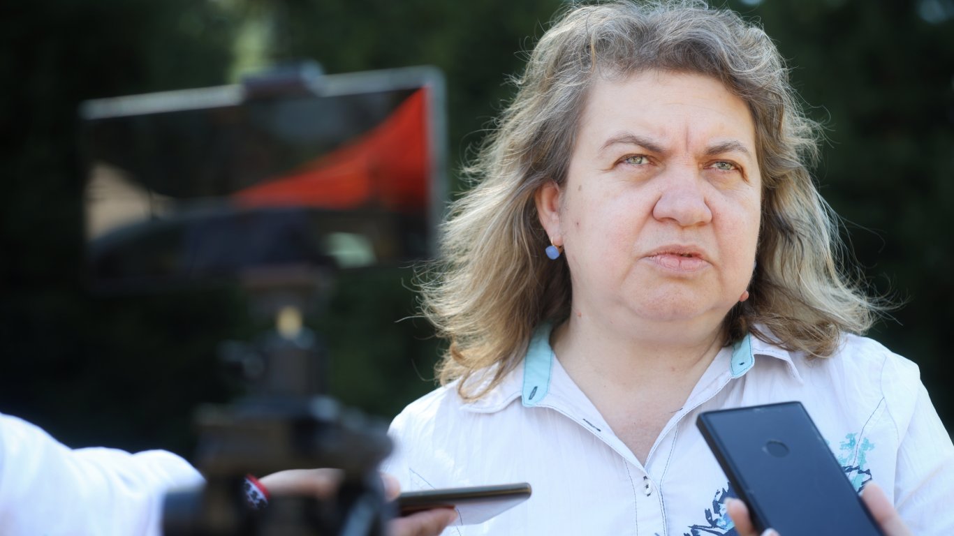 Киселова: Поведението на Гюров не съответства на парламентарния характер на републиката