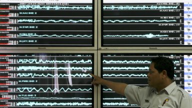 Мощен трус разтърси Ииндонезия, десетки са ранени