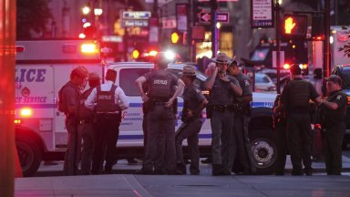 Трима души бяха застреляни а единадесет са ранените при стрелба