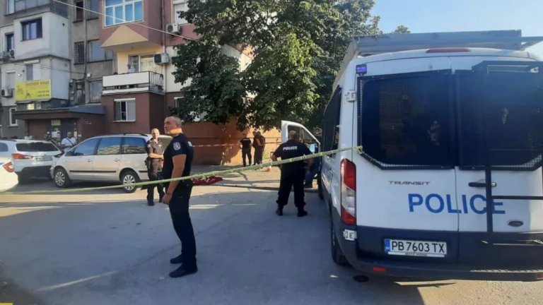 Мъж застреля съпругата си на пловдивска улица и опита да се самоубие