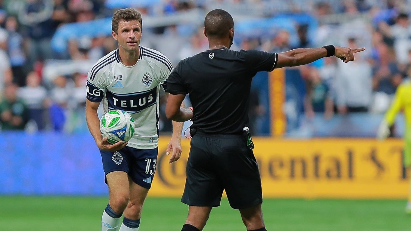 Мюлер остава в МЛС: Загубата в купата не го спира