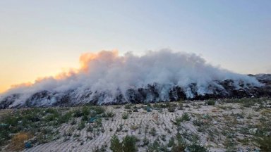 Пожар гори на сметището в пловдивското село Шишманци съобщиха от