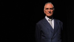Отиде си суперзлодеят от "Супермен" Терънс Стамп