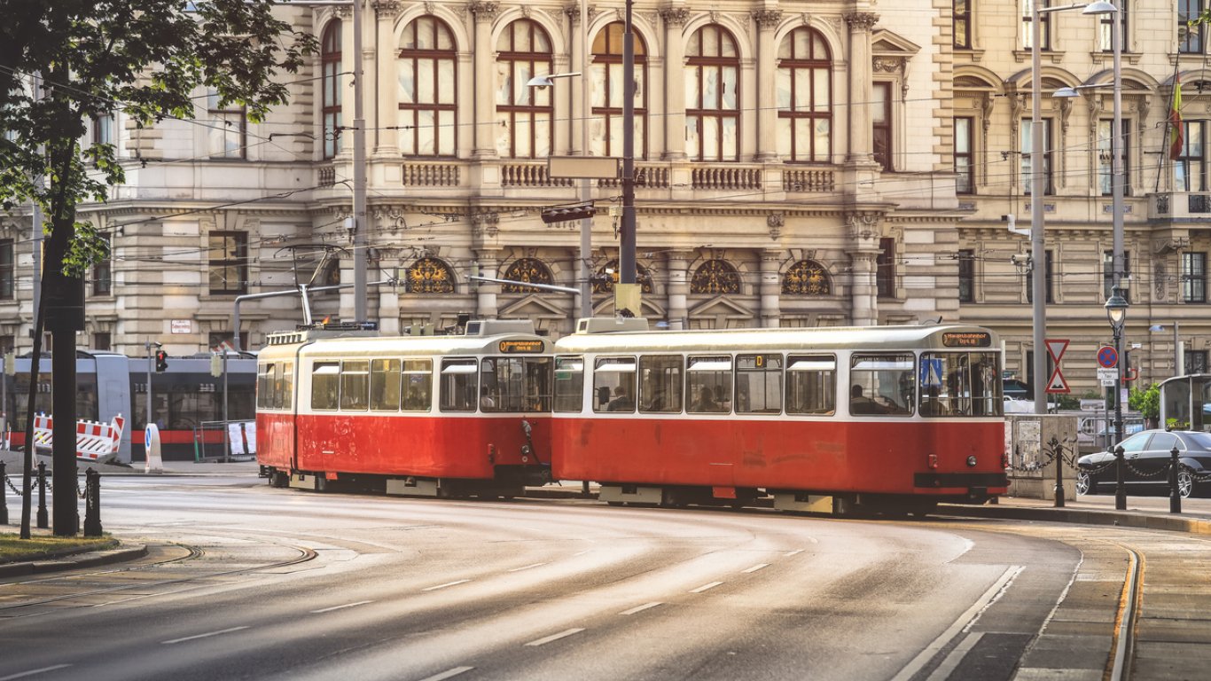 Виена увеличава цените за градски транспорт и паркиране с близо 30 процента