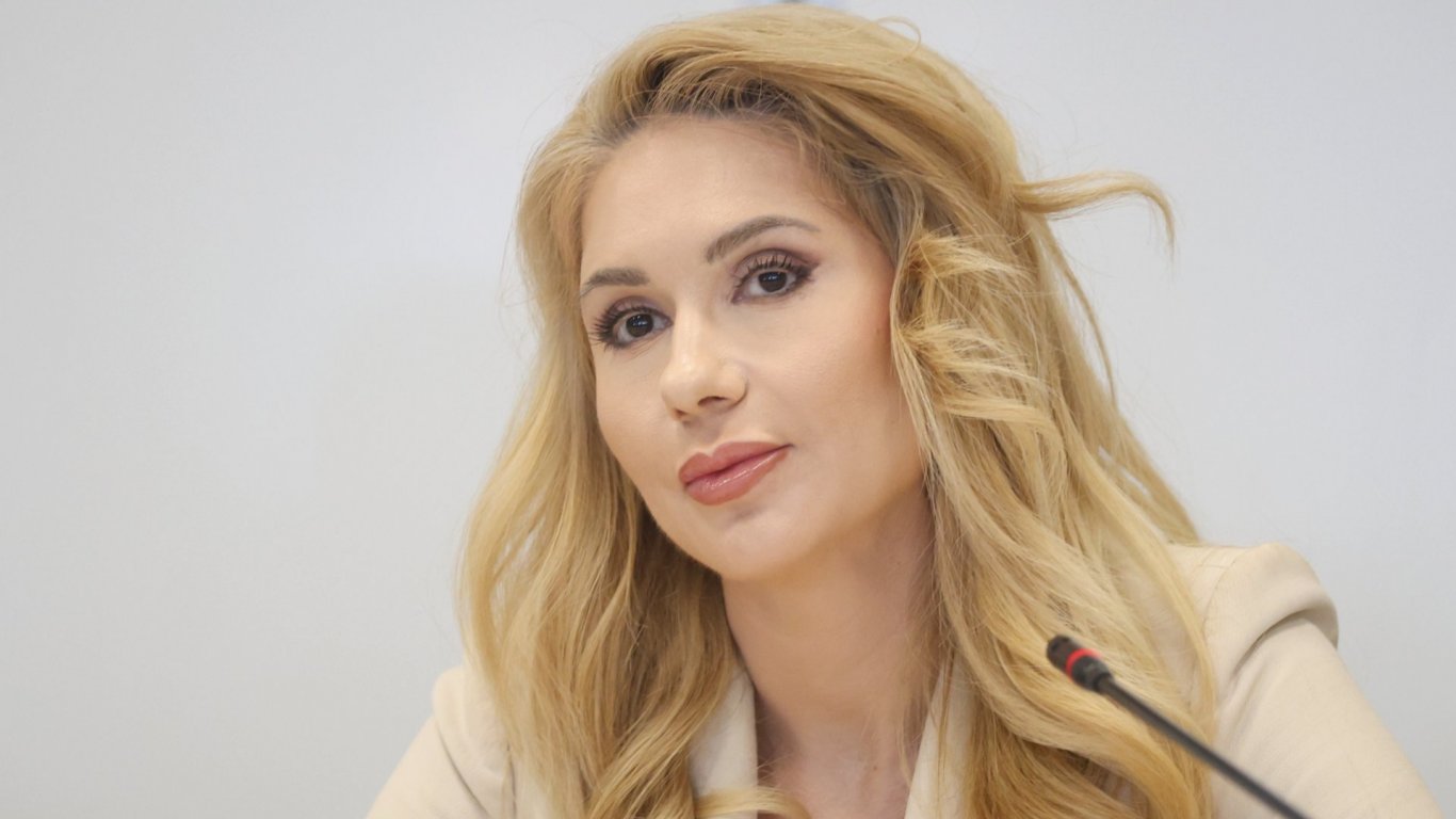 Мария Филипова е избраничката за заместник на омбудсмана и потенциален служебен премиер