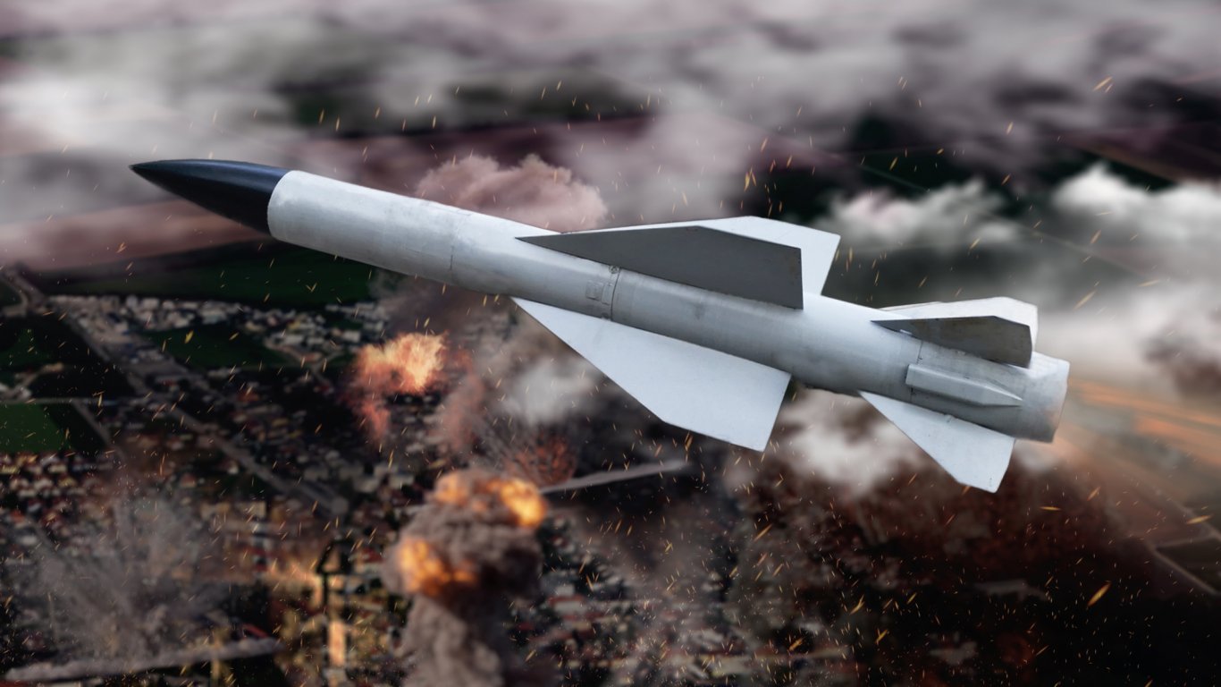 Украйна започва серийно производство на собствена далекобойна ракета