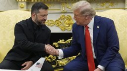 Зеленски отново в Белия дом, със сако - между болезнени отстъпки и нов конфликт с Тръмп