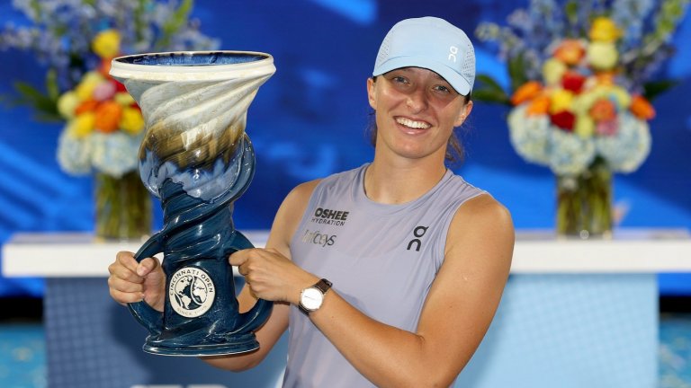 Седмица преди US Open Швьонтек вдигна един от липсващите ѝ трофеи