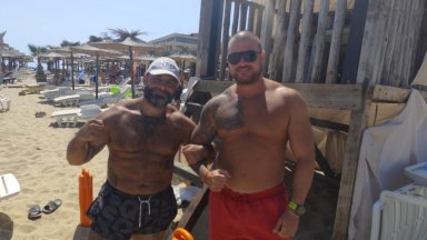 Девет човека са изкарани от морето на плаж Кабакум в