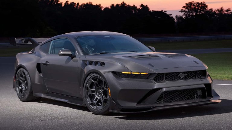 Ford Mustang GTD Liquid Carbon се отказва от боята в полза на карбона