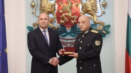 Скорострелно Радев преназначи ген.-майор Емил Тонев за шеф на НСО