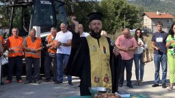 Започна ремонт на пътя за самоковските села Горни Окол и Долни Окол
