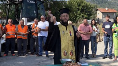 Започна ремонт на пътя за самоковските села Горни Окол и Долни Окол
