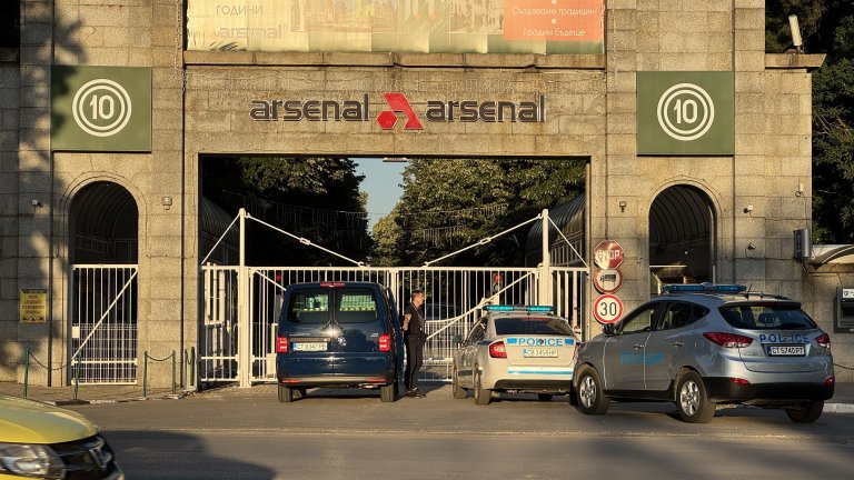 Пострадалият багерист в завод "Арсенал" е в критично състояние с тежки изгаряния