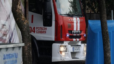 Пожар горя в бившето кино Възраждане на бул Христо Ботев