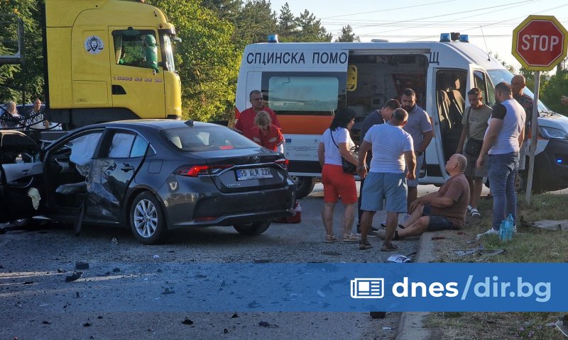 Жена загина при между кола и микробус край Исперих, съобщават