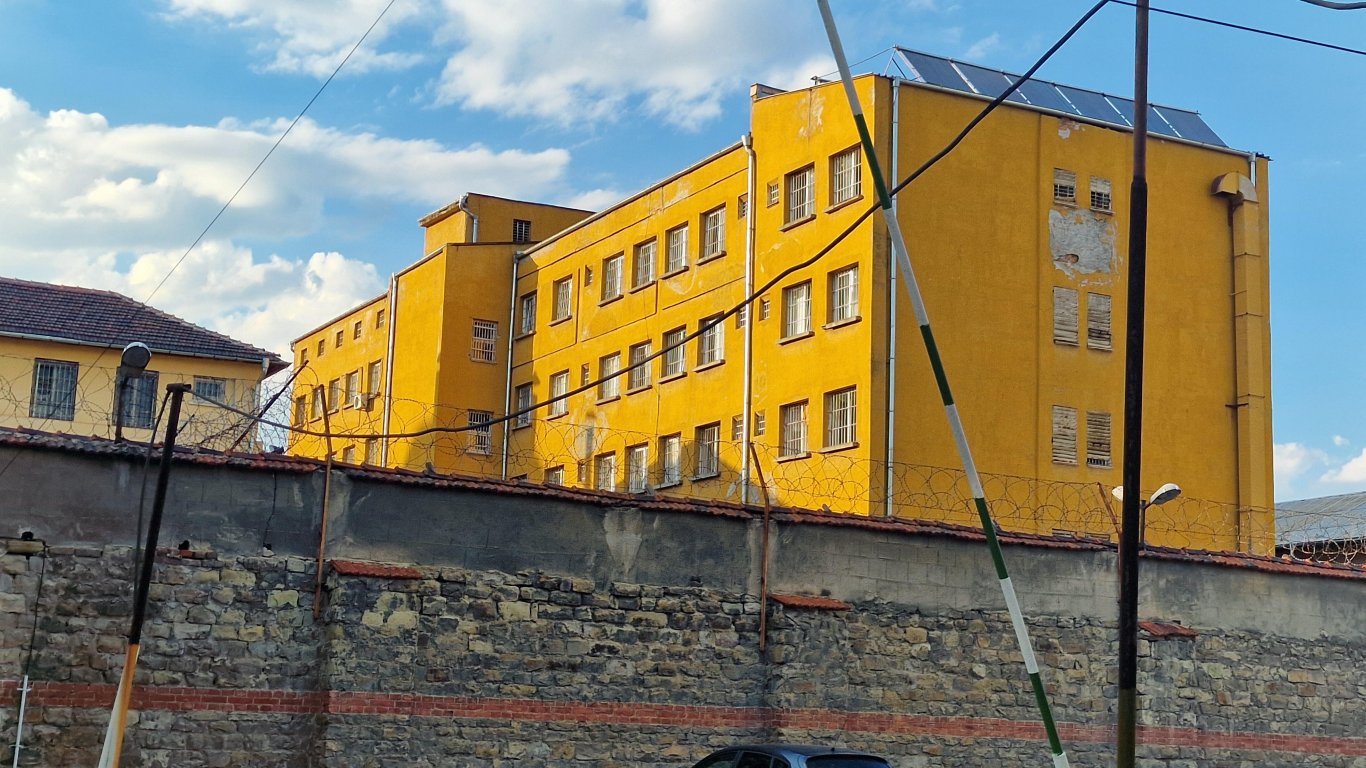 Затвор за двама рецидивисти, откраднали кабел за близо 27 000 лв. в София