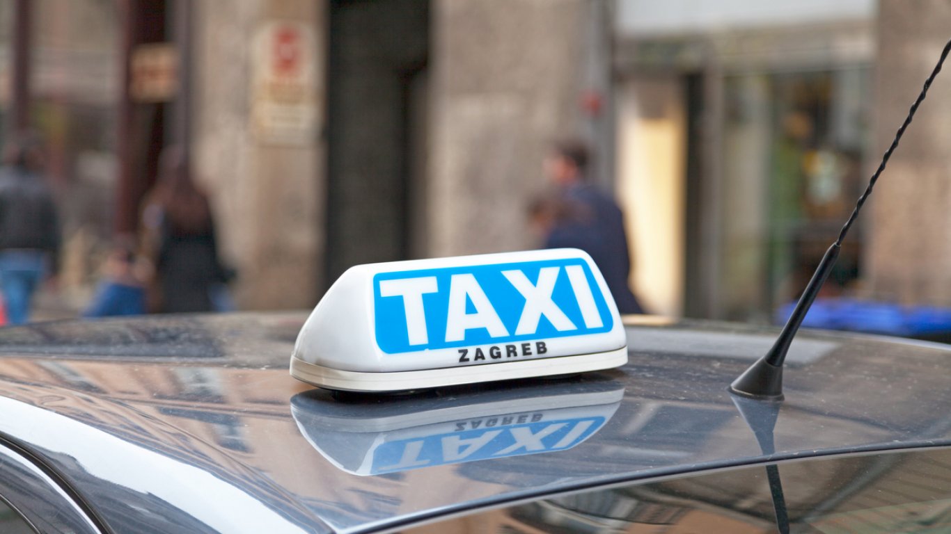 Само за 1 километър: Туристка плати 1506 евро за такси в Хърватия