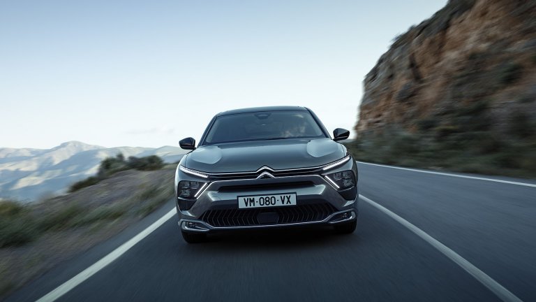 Citroen C5 X Plug-in Hybrid може да измине до 55 км само на ток