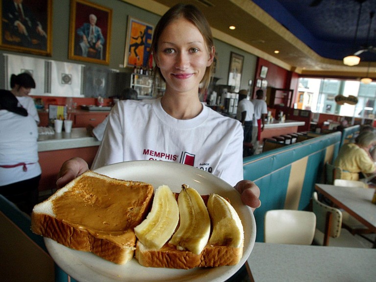 Искате да се храните в сепарето на Елвис Пресли? Все още може да го направите