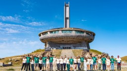 10 000 човека преобразиха Бузлуджа в съвременна сцена за музика, култура и изкуство 