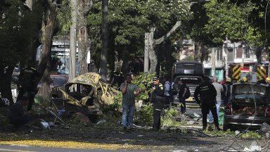 Най малко петима души бяха убити а 36 ранени при