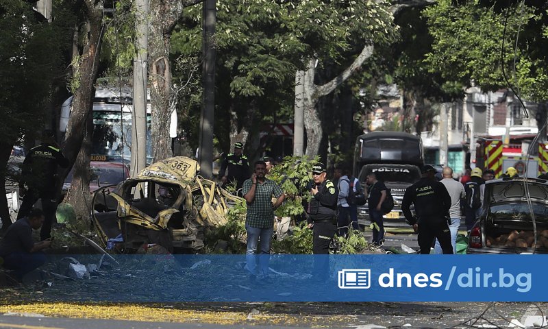 Най-малко петима души бяха убити, а 36 - ранени, при