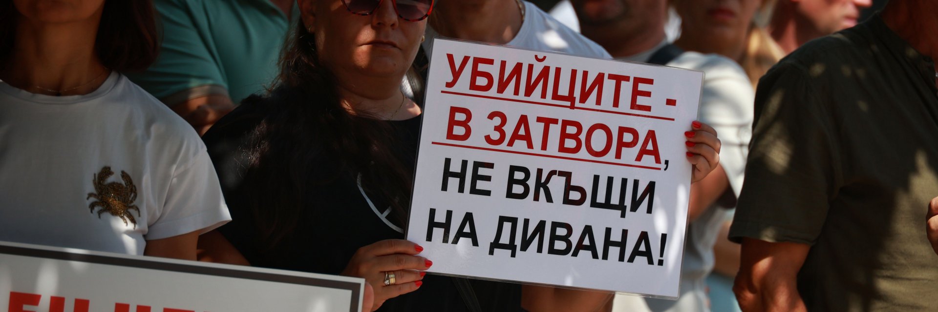 Протести заради инцидента с АТВ-то, нов запис показва как Никола минава през главата на жената