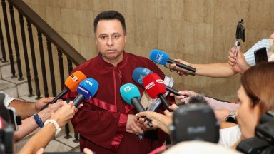 В момента състоянието на пострадалите които бяха блъснати от електрическо