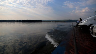 Фериботната връзка обслужваща граничен преход Оряхово – Бекет на границата