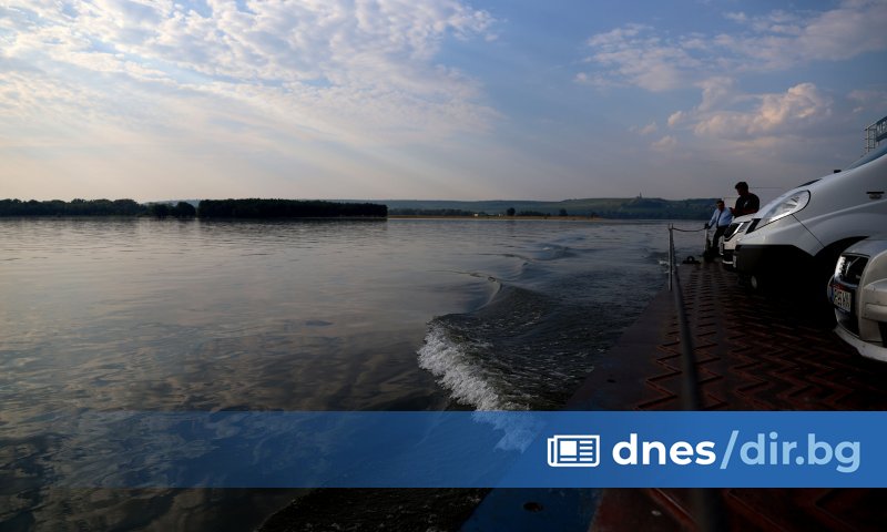 Фериботната връзка, обслужваща граничен преход Оряхово – Бекет на границата