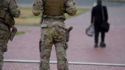  Националната гвардия във Вашингтон вече патрулира с огнестрелно оръжие