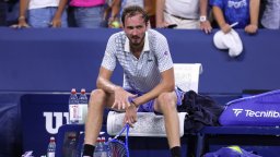 Швед и австралиец ще вадят Даниил Медведев от кризата