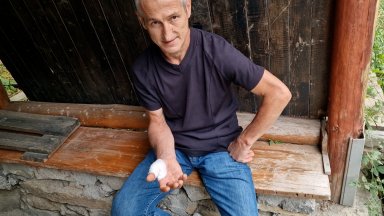 Нападнатият от мечка Димитър Кибарев: Кучето ме спаси