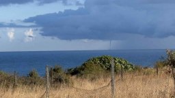Водно торнадо се завихри над морето край Синеморец (снимки)