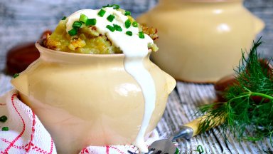 Вкусни гювечета от картофи с кайма