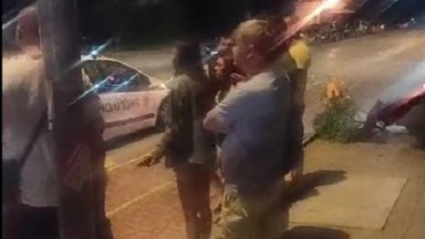 Шофьор се наниза челно във входа на жилищен блок в "Дружба" 2 в София (видео)