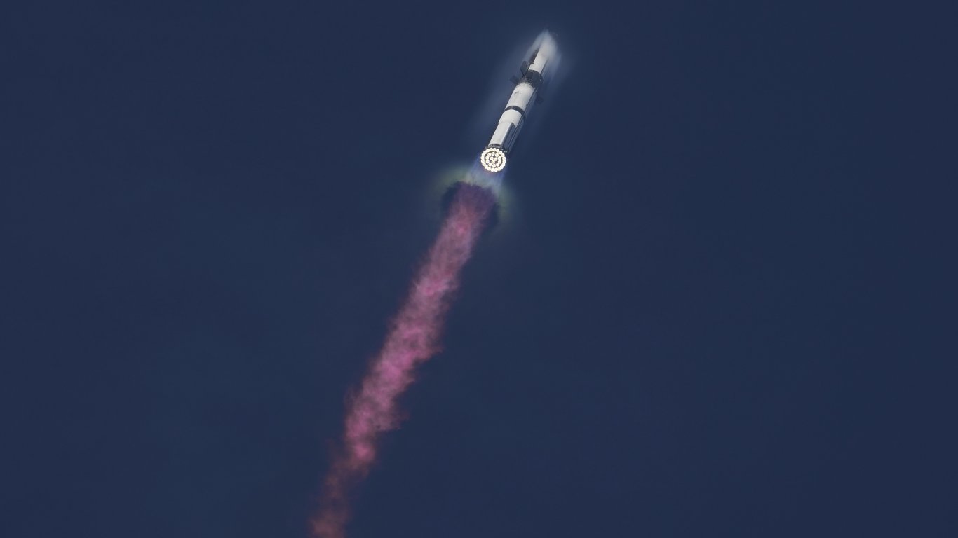 SpaceX сложи край на серията неуспешни изстрелвания на Starship (видео)