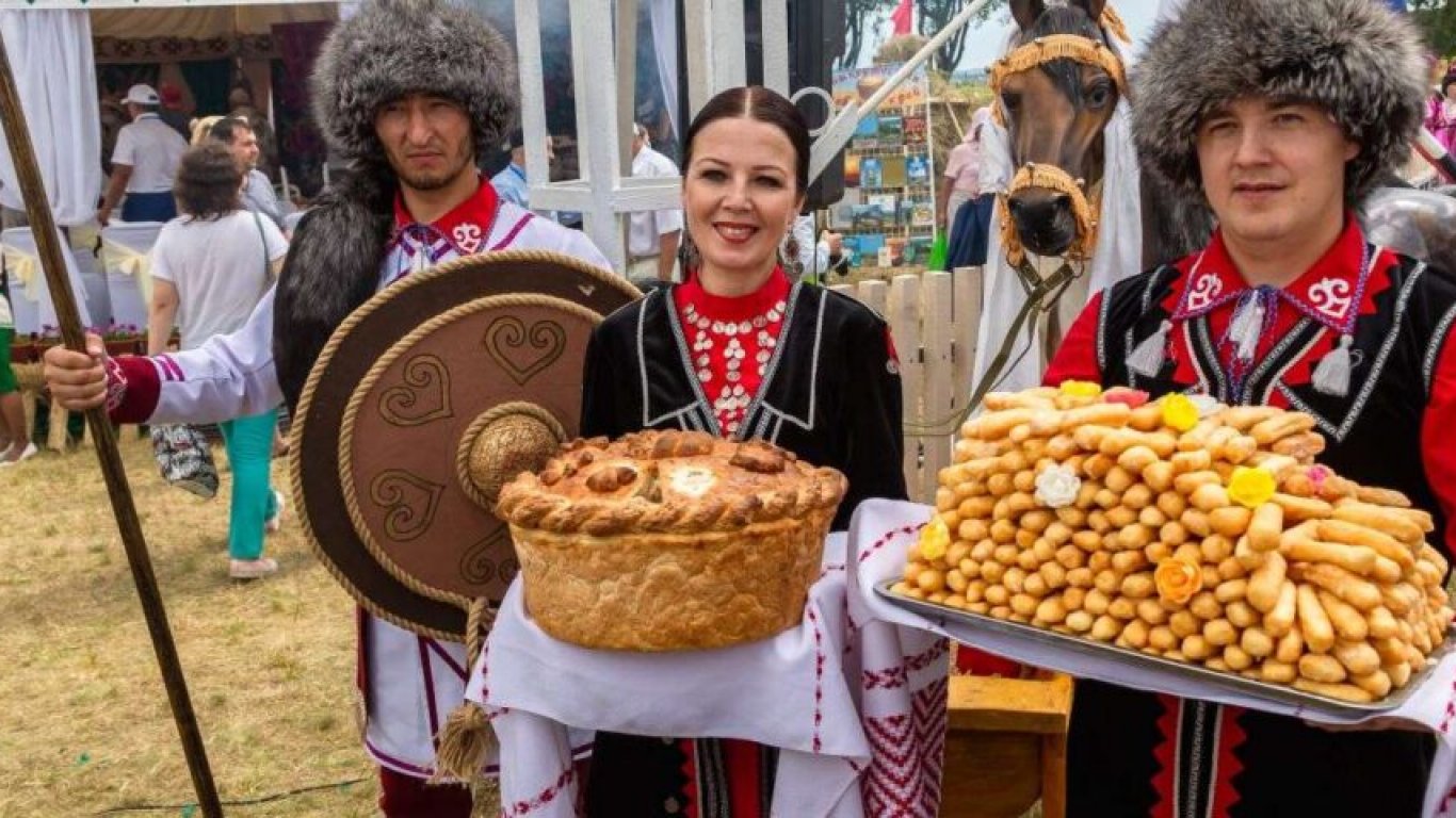 Чак-чак и зур белиш пренасят духа на Волжка България във Варна