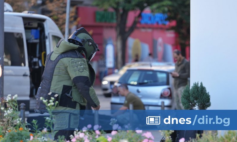 Полицията отцепи центъра на София срещу Халите и градинката при