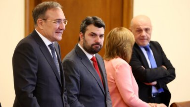 Кабинетът дава на президента списък с 19 нови посланици, нямало политически назначения
