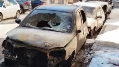 Четири коли изгоряха след силни гърмежи в центъра на Русе (видео)