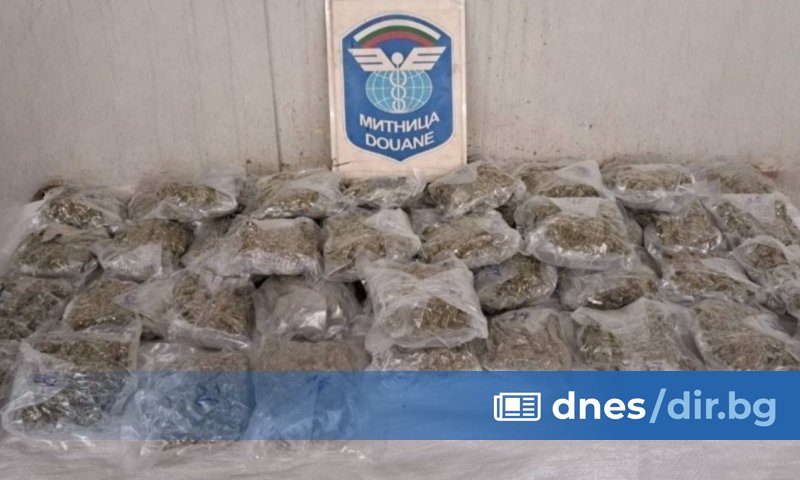 Близо 6 кг марихуана в газова бутилка на лек автомобил